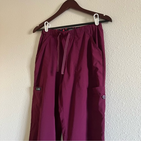 Koi Basics Women's Wine Holly Straight Leg Scrub Pant Size XS - Picture 4 of 8